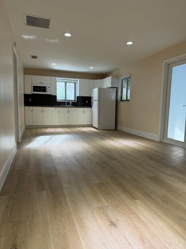 Building Photo - 3607 SW 27th St