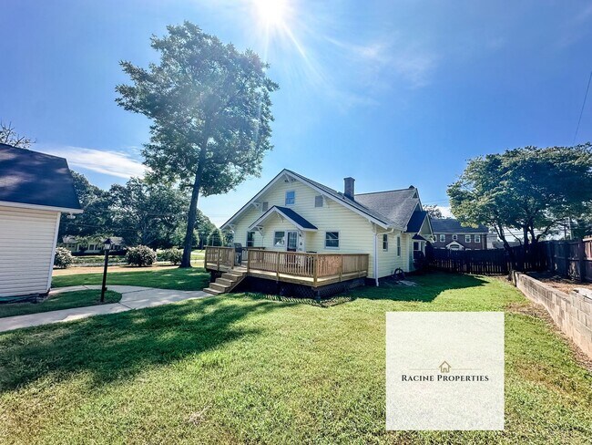 Building Photo - Spacious 4-bedroom Home in Woodruff