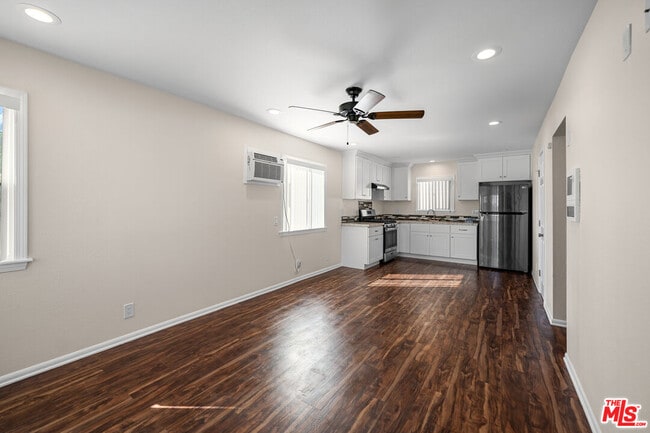 Building Photo - 432 N Harvard Blvd