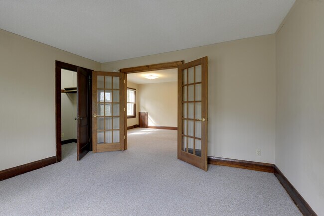 Building Photo - 707 Orange Ave E