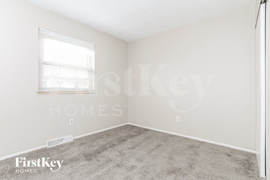 Building Photo - 811 Baker Ct