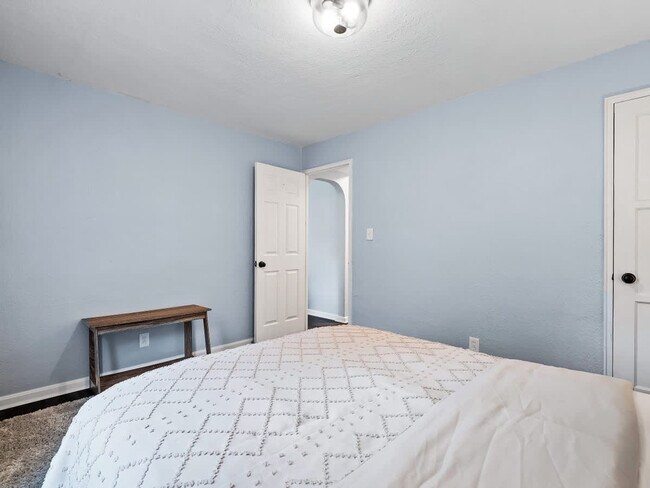 Building Photo - 6771 Greenleaf Ave