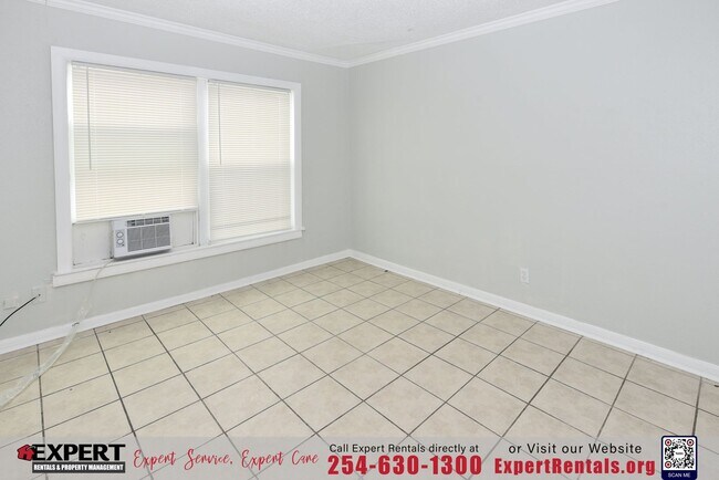 Building Photo - Newly Renovated 2BR/1BA Home with Spacious Backyard