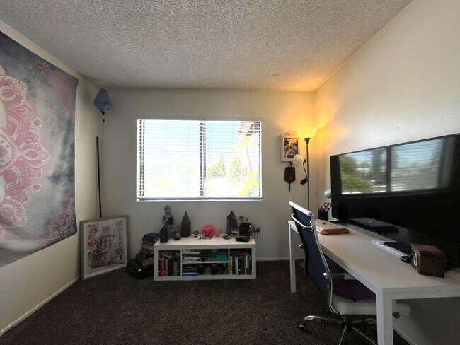 Building Photo - 2 bed, 1.5 bath in Riverside, CA!