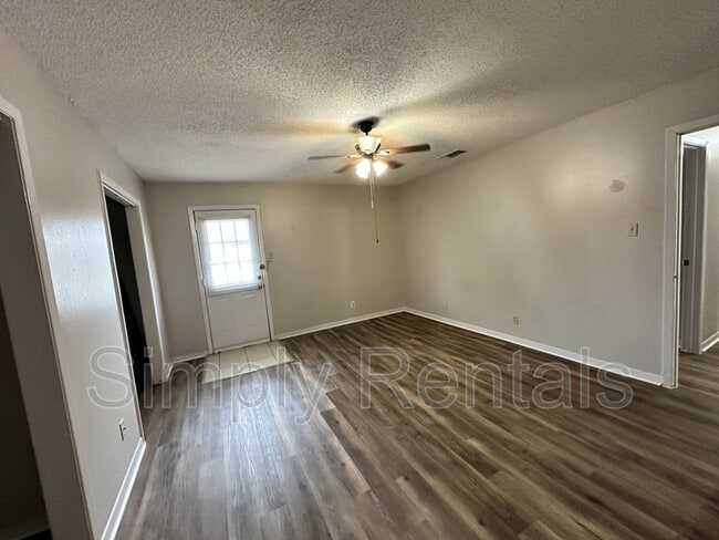 Building Photo - 407 Maple St