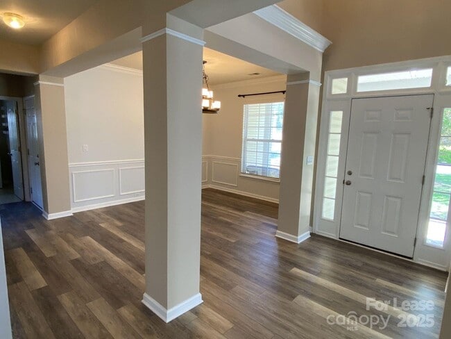 Building Photo - 14616 Eastgrove Dr