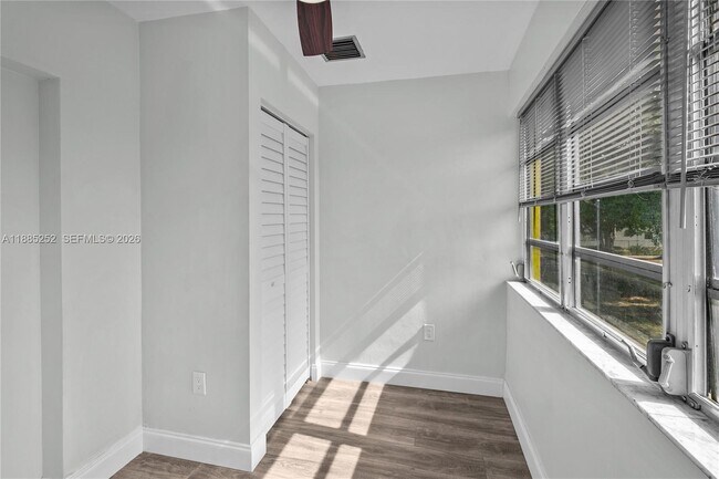 Building Photo - 245 NE 191st St
