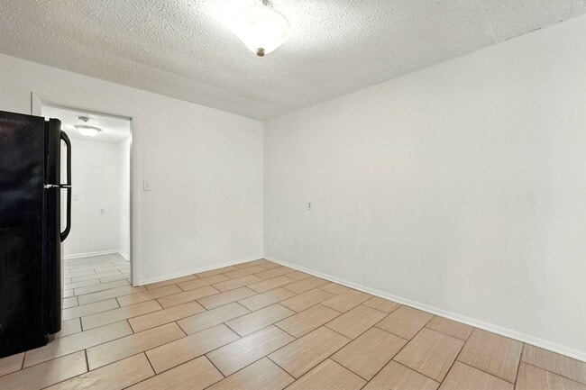 Building Photo - NEW LISTING! 3 BED/2 BATH HOUSE!