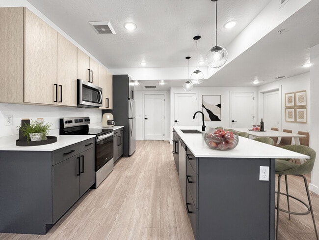 Building Photo - Promontory Place