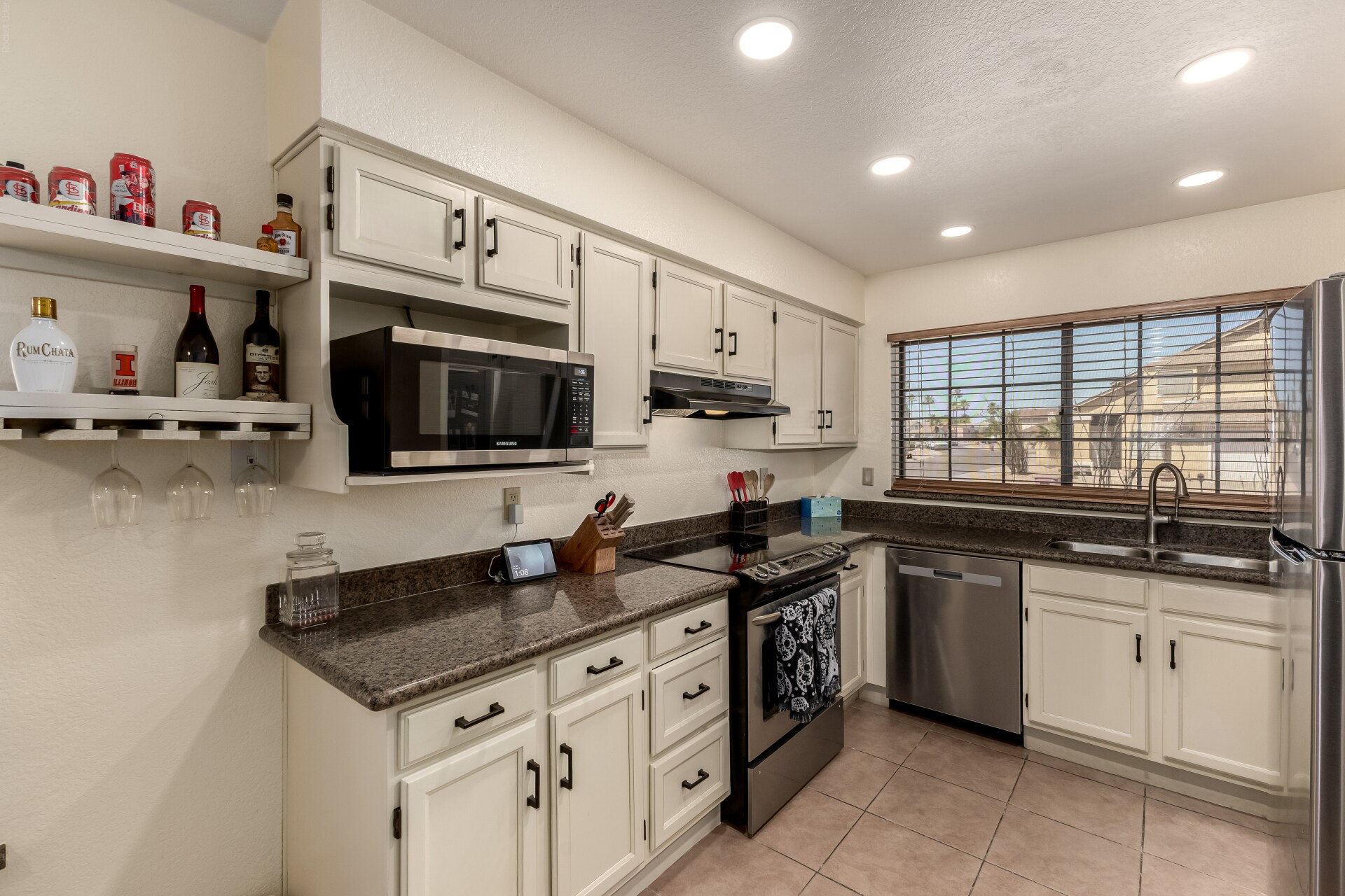 Building Photo - 8735 E Moreland St