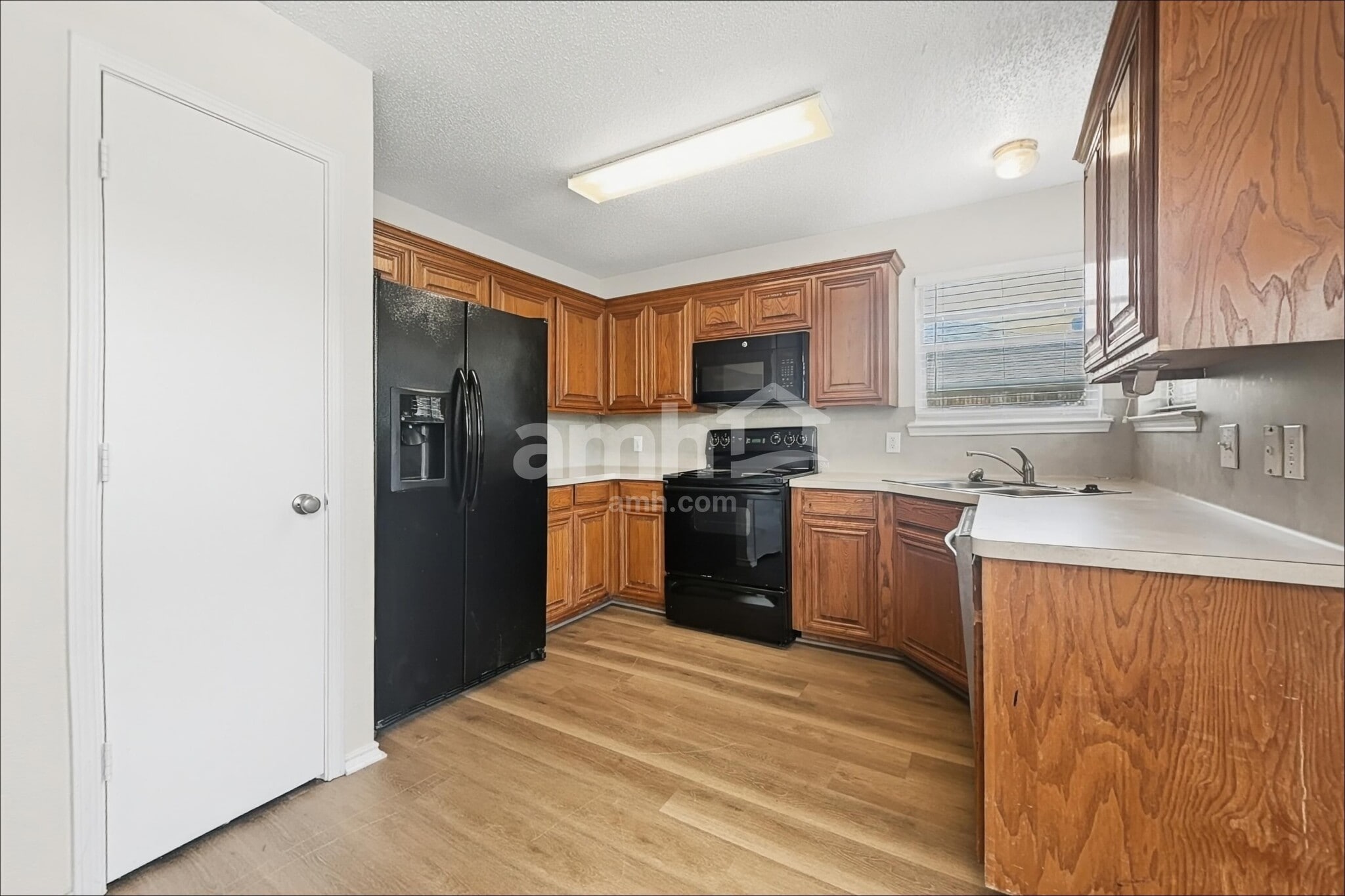 Building Photo - 413 Bretts Way