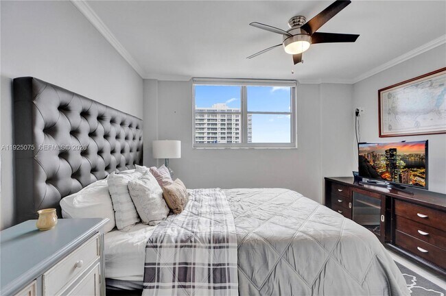 Building Photo - 9273 Collins Ave