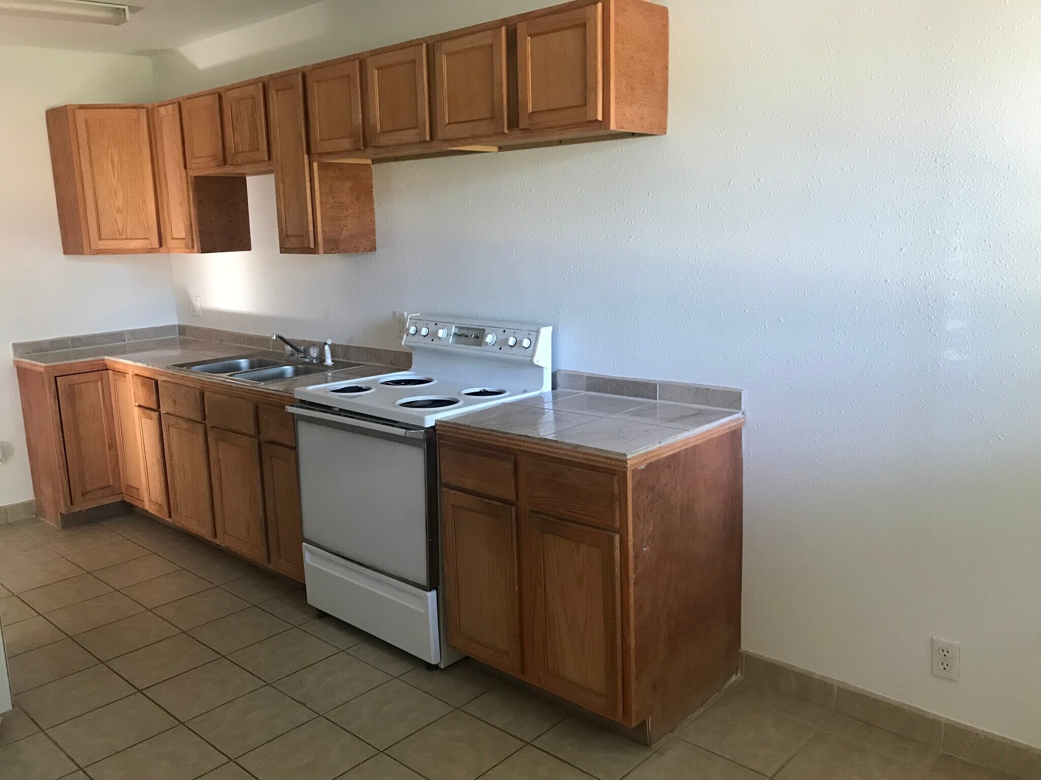 Building Photo - 165 W 250 N