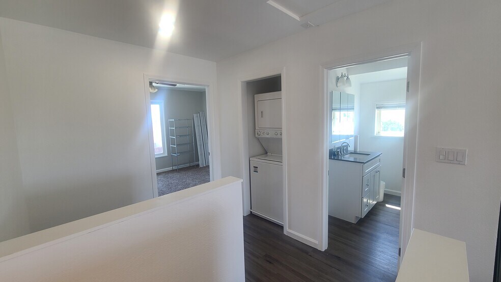 Building Photo - 3704 E Bond Ave