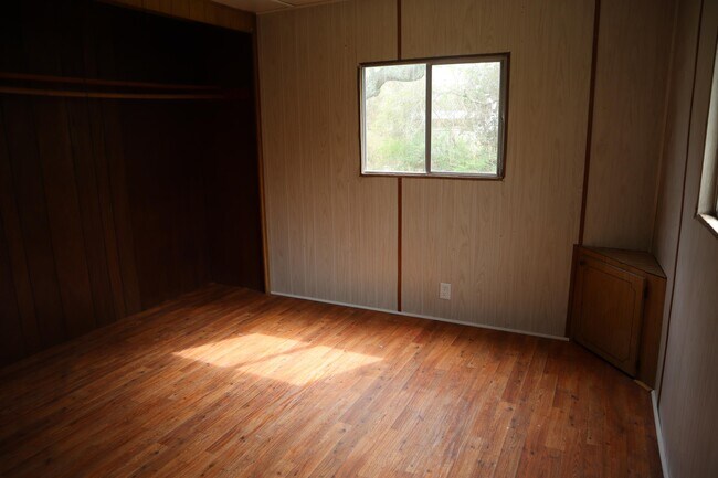 Building Photo - 1643 Old Grantham Rd