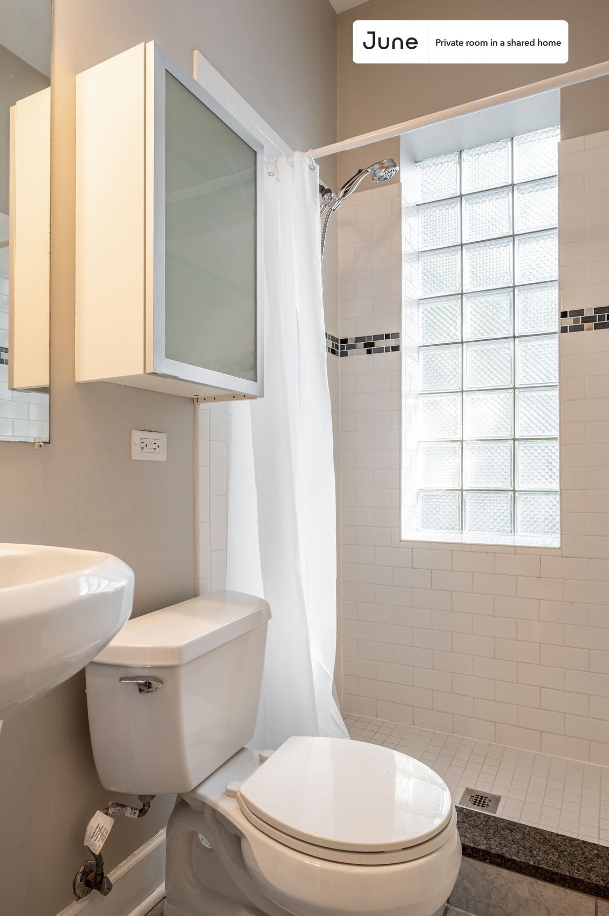 Building Photo - Room in Shared 5 bed/2 bath home