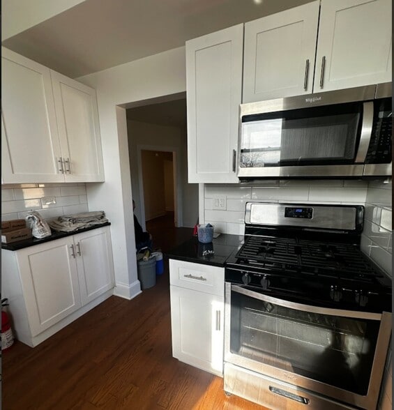 Building Photo - 1155 W Lunt Ave