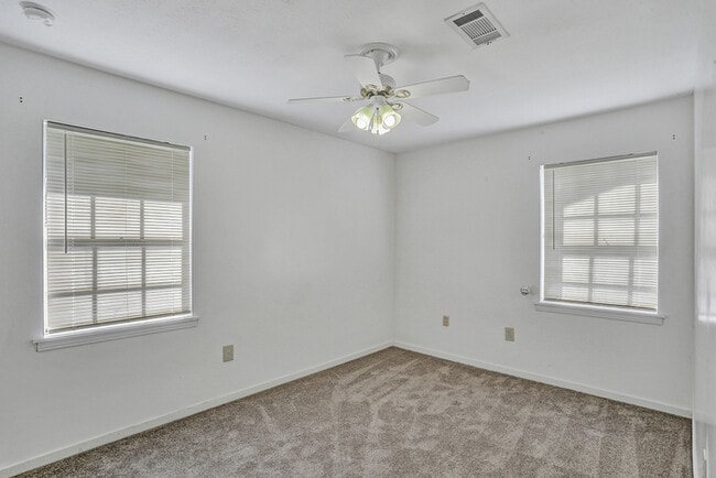 Building Photo - 205 Walnut St