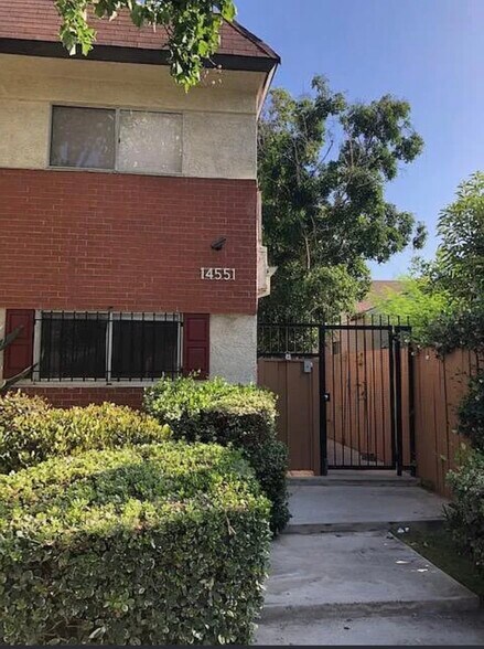 Building Photo - 14551 Vose St