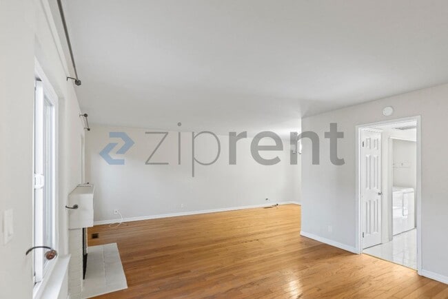 Building Photo - 1123 Glengarry Dr