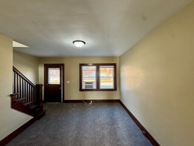 Building Photo - Updated 2BR Townhome Across from Stephens Park – Moline