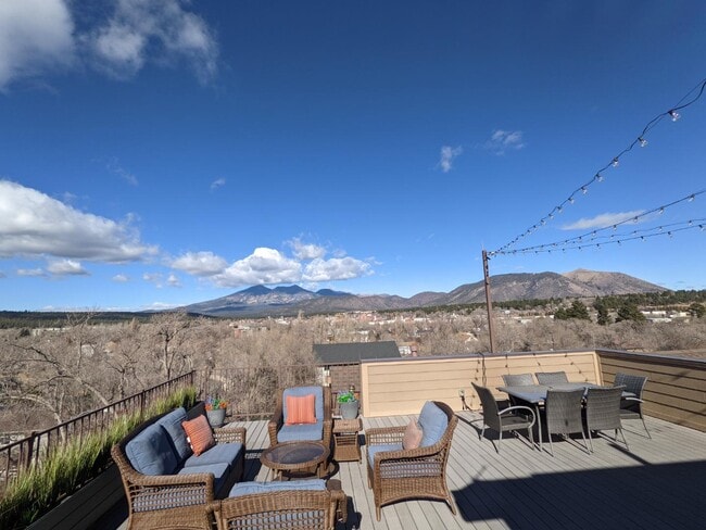 Building Photo - 538 S Fountaine St