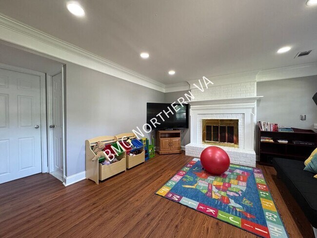 Building Photo - 1304 Dulles Pl