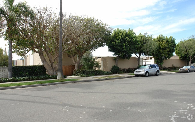 Building Photo - 757 Domingo Dr