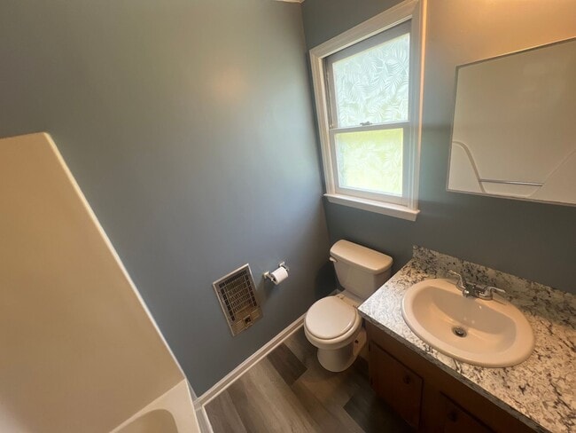 Building Photo - Must see Newly renovated 1 bedroom 1 bath ...