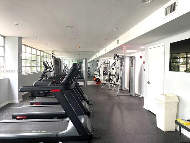 Building Photo - 1408 Brickell Bay Dr