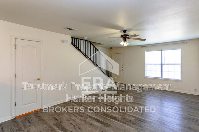 Building Photo - 707 S Amy Ln