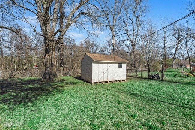 Building Photo - 1419 Teekell St