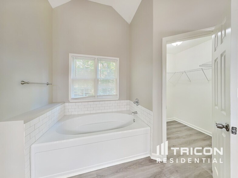 Building Photo - 3560 Erdly Ln