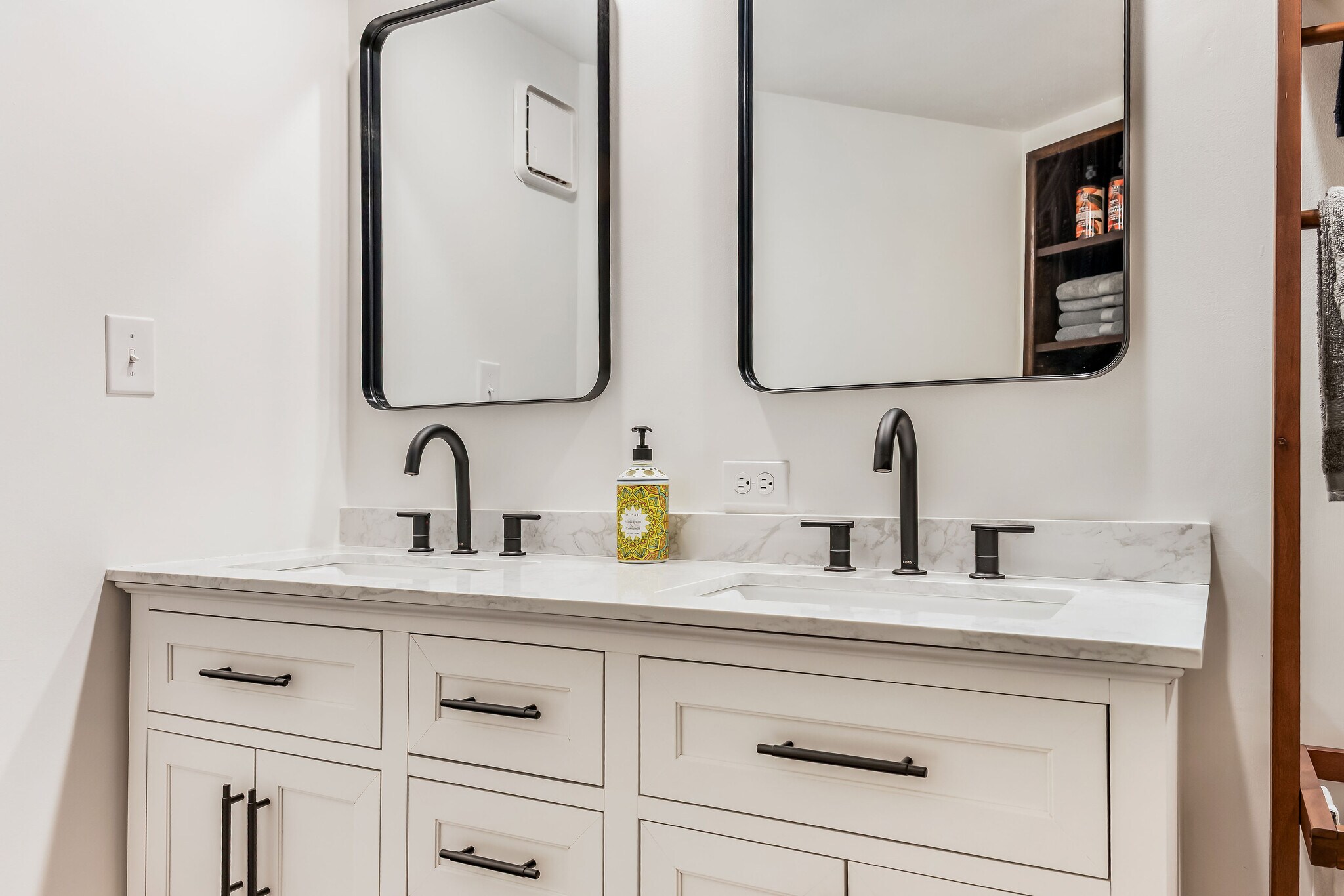 Building Photo - 325 Poplar Hill Ln