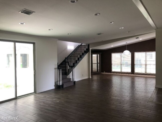 Building Photo - 5 br, 3 bath House - 2913 Pacific Ct