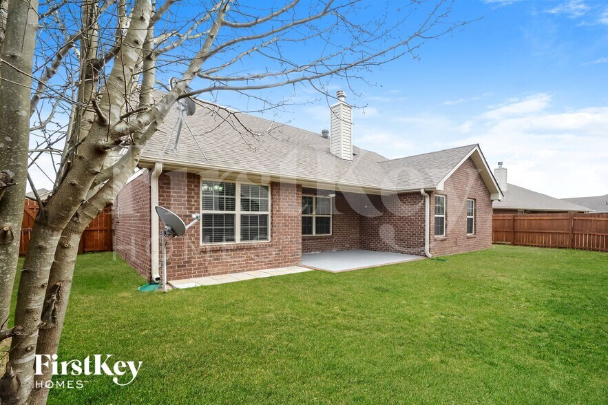 Building Photo - 460 River Crest Dr N