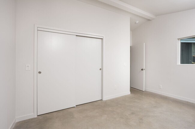 Building Photo - 126 1/2 Franklin Ct