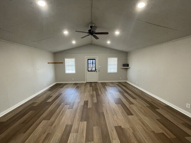 Building Photo - 15675 TX-36