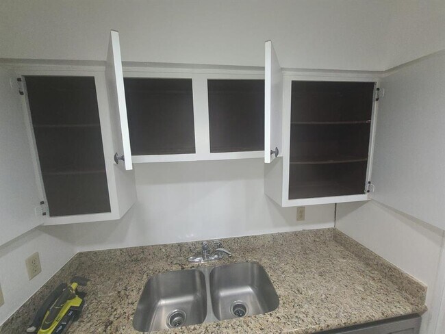 Building Photo - 8529 Hearth Dr