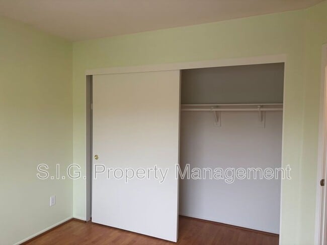 Building Photo - 202 Cancion Way