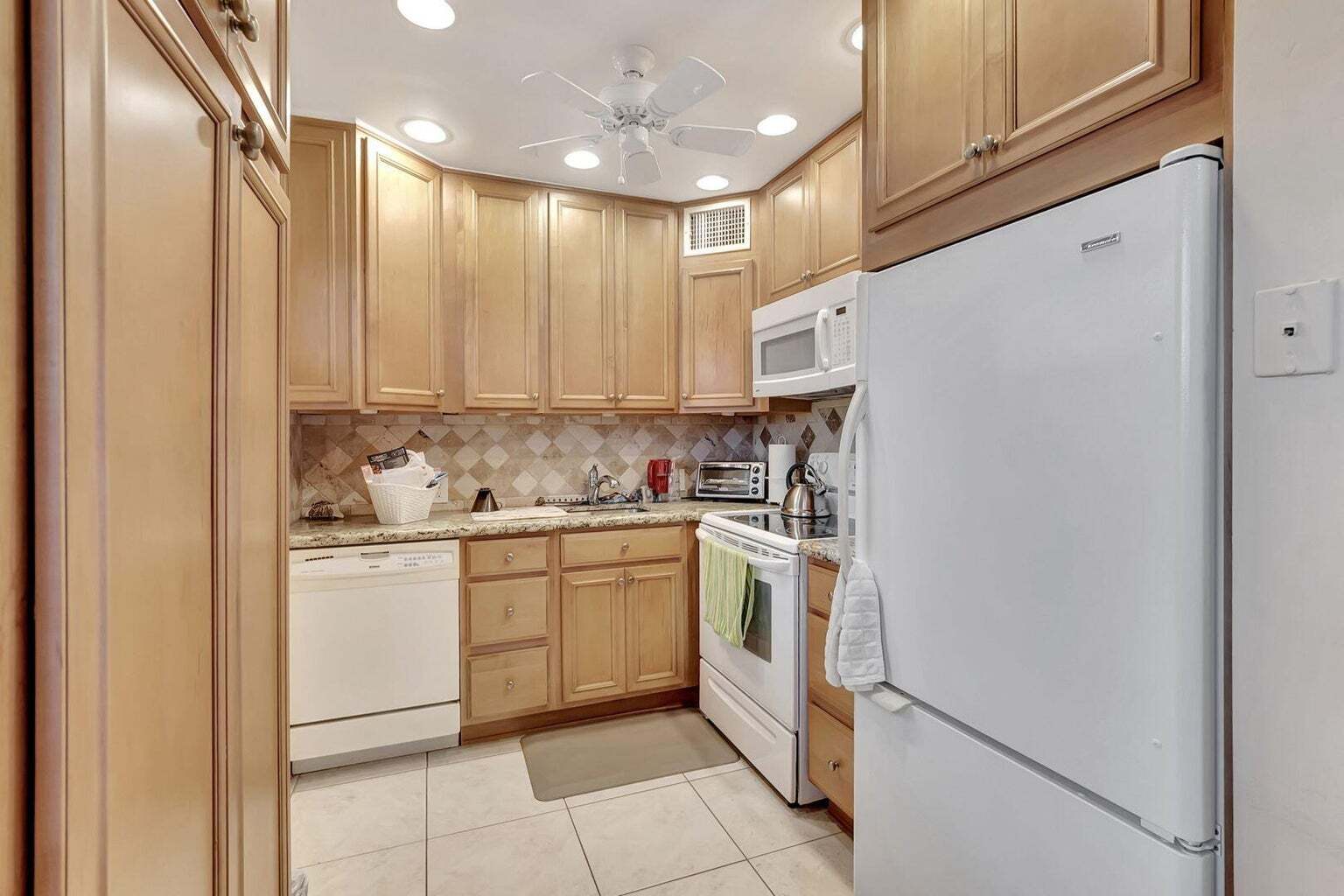 Building Photo - 113 Fanshaw C