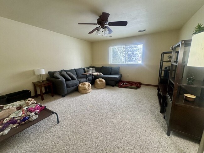 Building Photo - 2037-2039-2039 River Point Ct