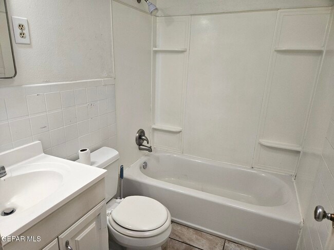 Building Photo - 3411 Garnet Dr