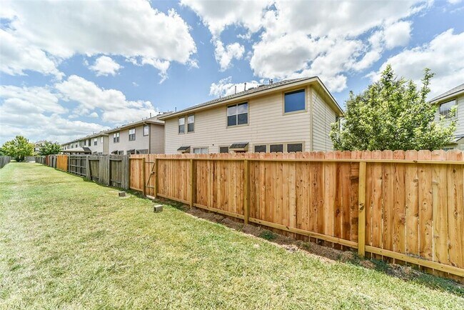 Building Photo - 12411 Lark Fair Ln