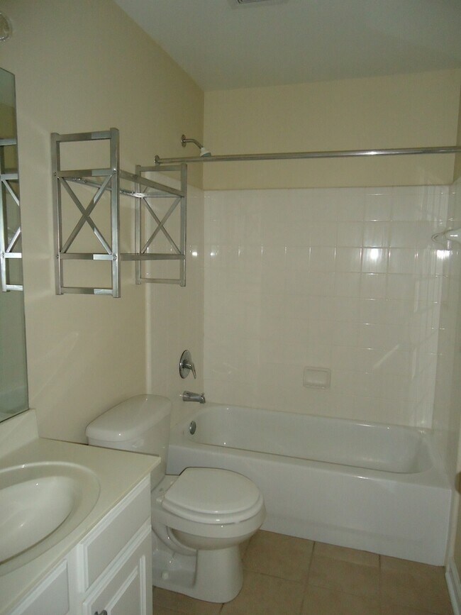 Building Photo - Summit #1012 - End Unit! - PRELEASING FOR AUGUST 2026!