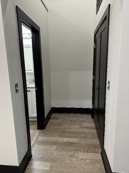 Building Photo - 430-432 Main St