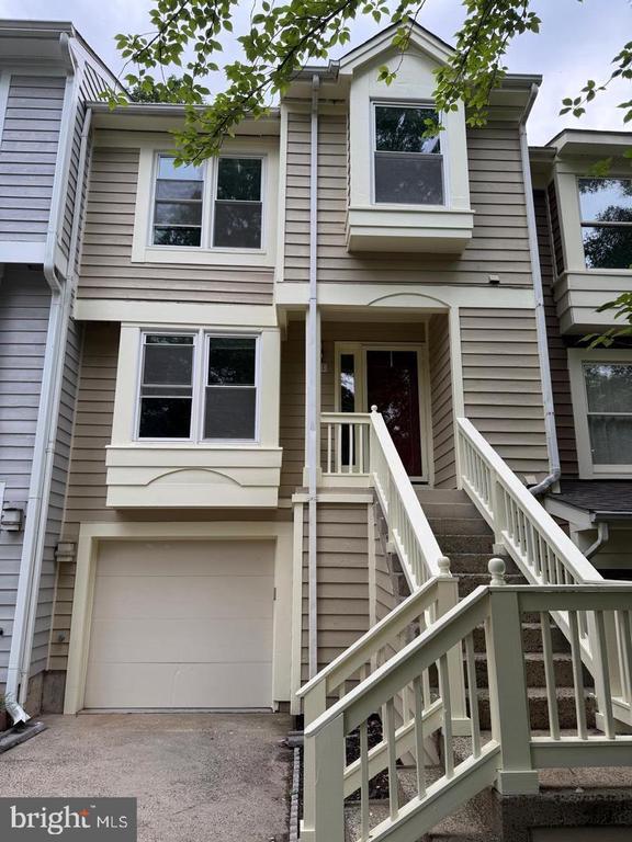 Building Photo - 1631 Oak Spring Way