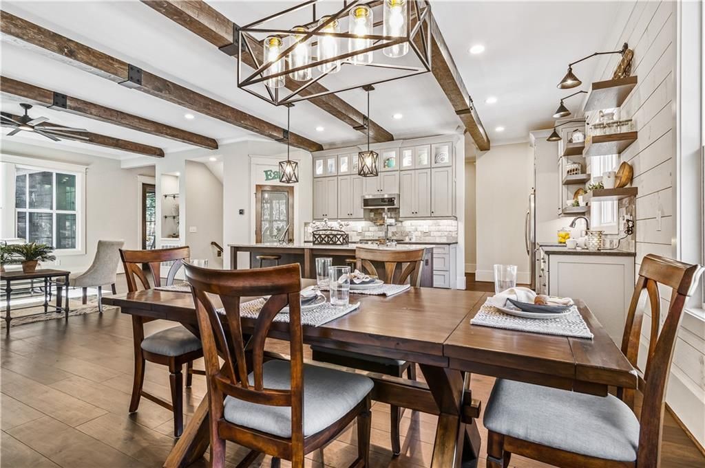 Building Photo - 6 Whisper Pl