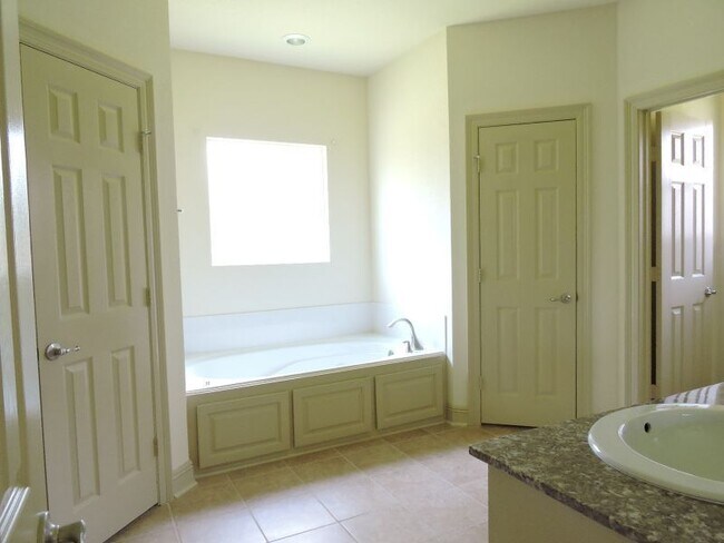 Building Photo - Mallard Crossing 4BR/2BA Home For Lease