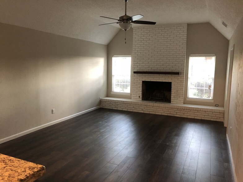 Living area - 3705 W Pioneer Pkwy